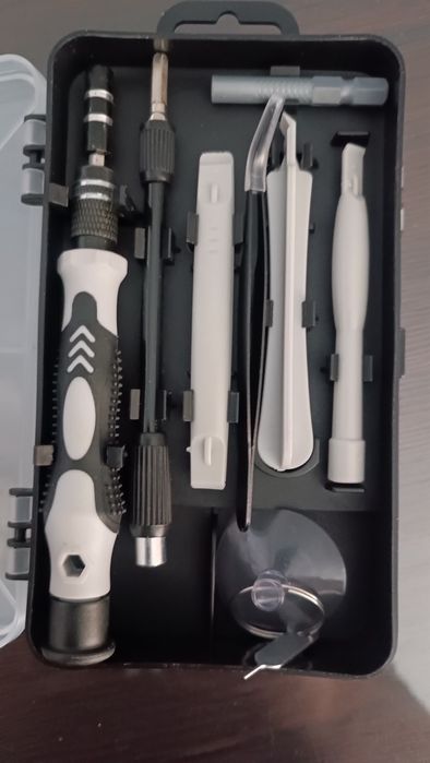 Набор отверток для мелких работ.