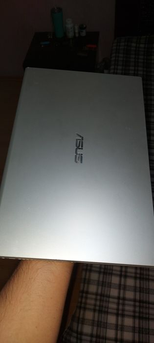 Ноутбук Asus в хорошем состоянии