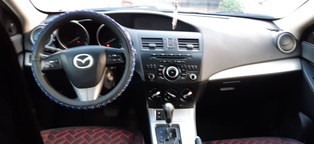 Продам мазду 3 2012 год