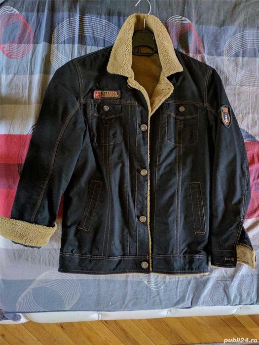 Geaca de blugi imblanita. Noua - 300 ron.