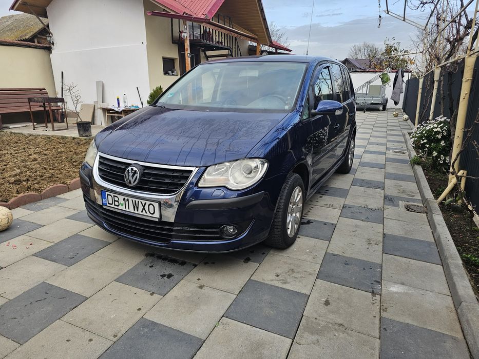 Vând Volkswagen Touran Highline 1.9 TDI