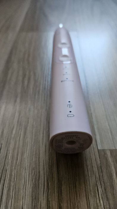 3бр. нови глави, зарядно, кутия и четка Philips Sonicare 5100