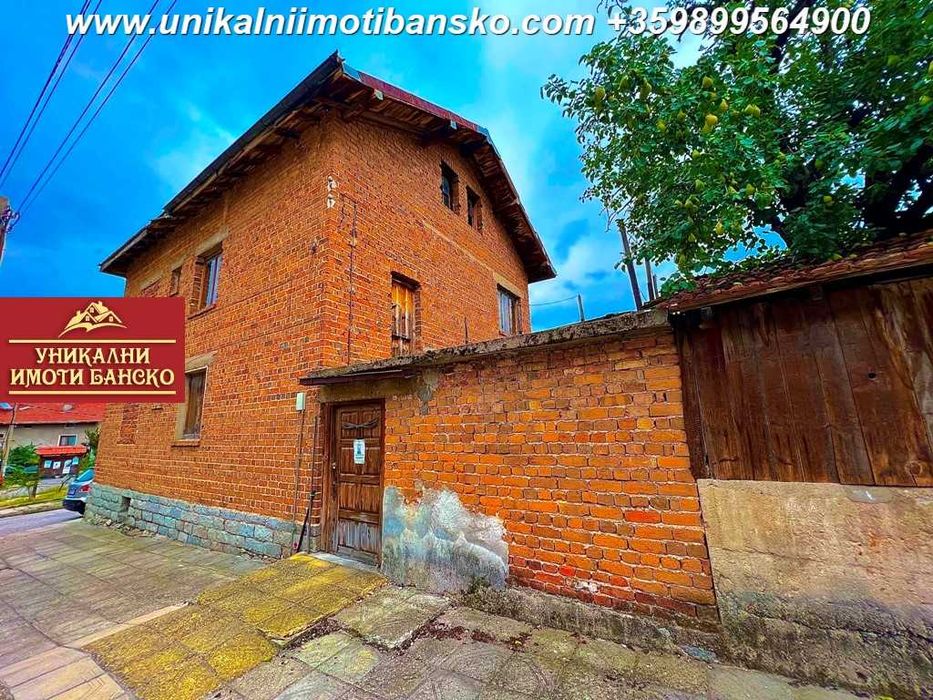 Масивна двуетажна къща за продажба в град Банско