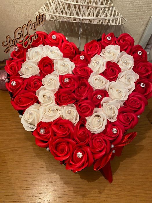 Ursuleti din trandafiri de spuma si aranjamente din flori de sapun