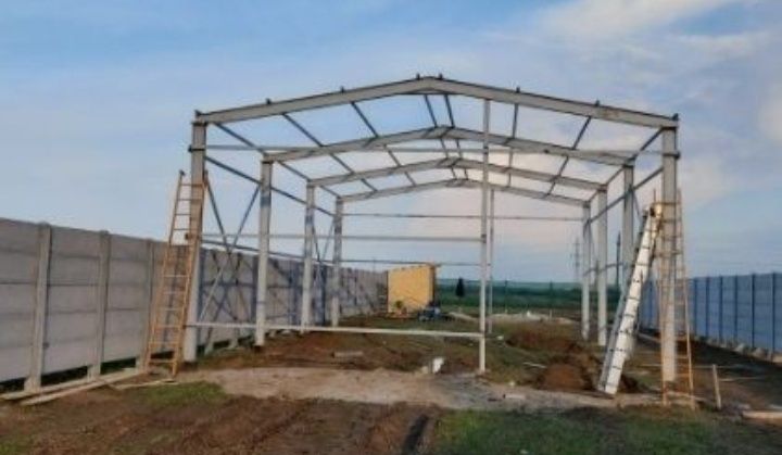 Vând hala metalica.
Latime 20 metri.
Lungime 25 metri.
Inaltime 5 metr