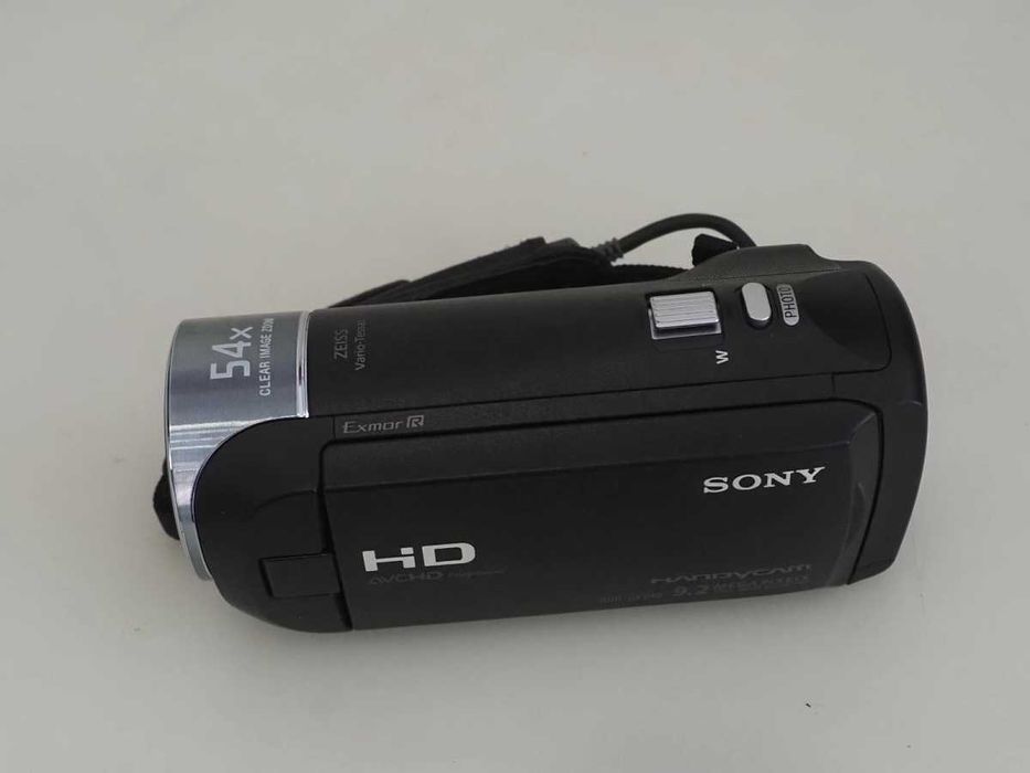 Sony HDR CX240 дигитална видео камера, голям оптичен зум и уникално Full-HD качество 50 кадъра в секунда, като НОВА, работи отлично