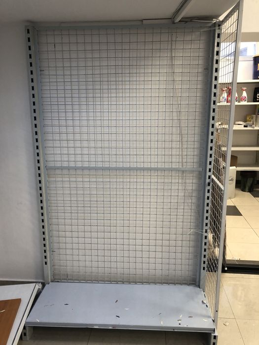 Метални стелажи бели