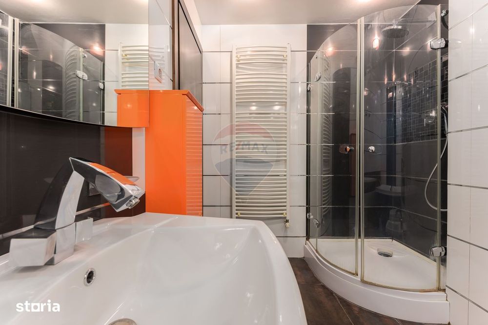 4 camere, semineu, piscina interioara, sauna. sala de sport, parcare