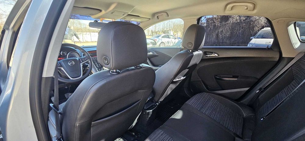 Opel Astra J 1.4 BENZINA 140CP