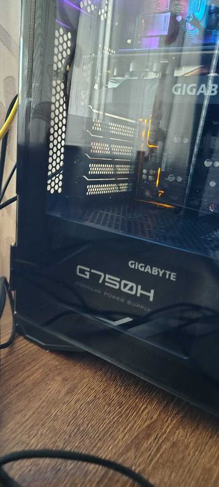 Sursa Gigabyte G750H, 750W, semi-modulara, 80+ Plus Gold, eficienta 90%, Active PFC (impecabila)