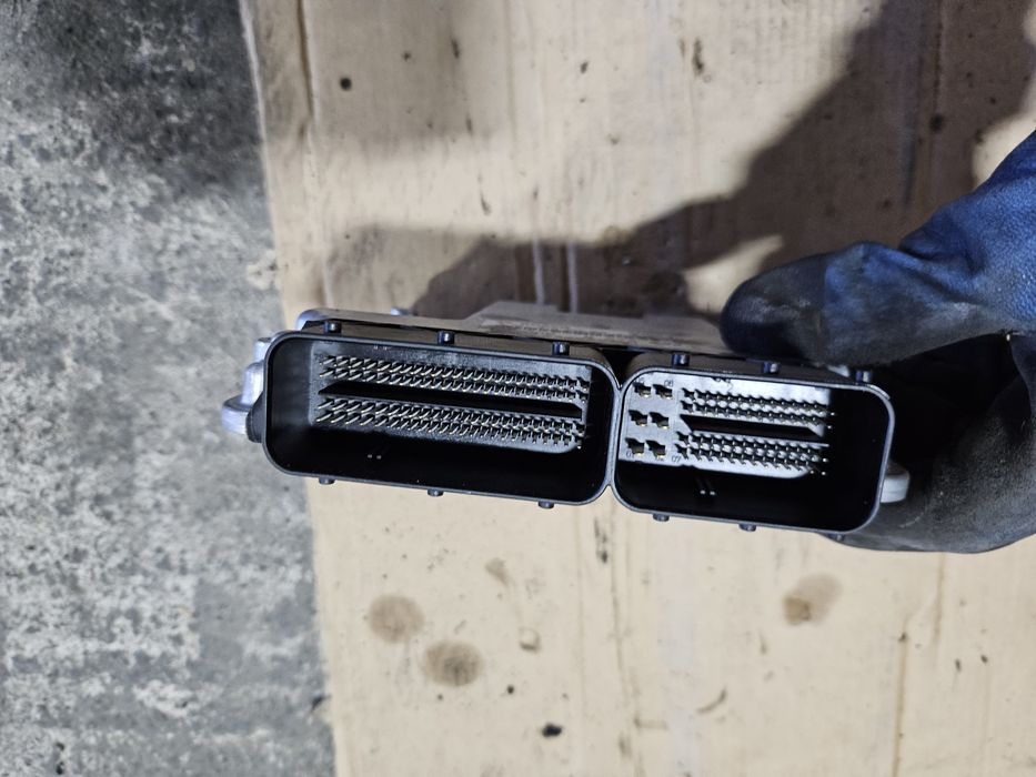 ECU BMW F30 F31 320D 316D/DDE 8570933/ DDE 8517862