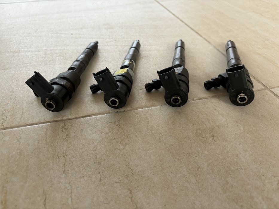 Injectoare opel zafira  b 1.9 cdti  astra h  0445110  243