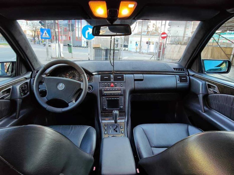 Vand masina mercedes E Class w210, motor 2.4 benzina