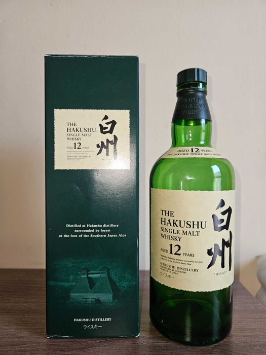 Бутилки от уиски в оригиналните им кутии