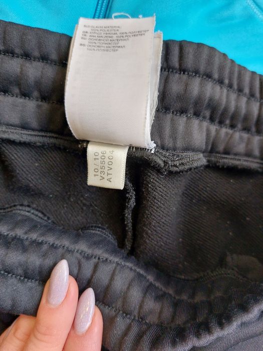 Спортен екип на adidas