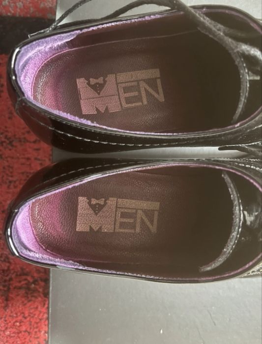 Pantofi barbati luciosi, eleganti marime 40 (potrivit pentru 41/42)