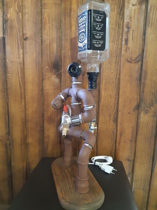 Настолна лампа в идустриален стил