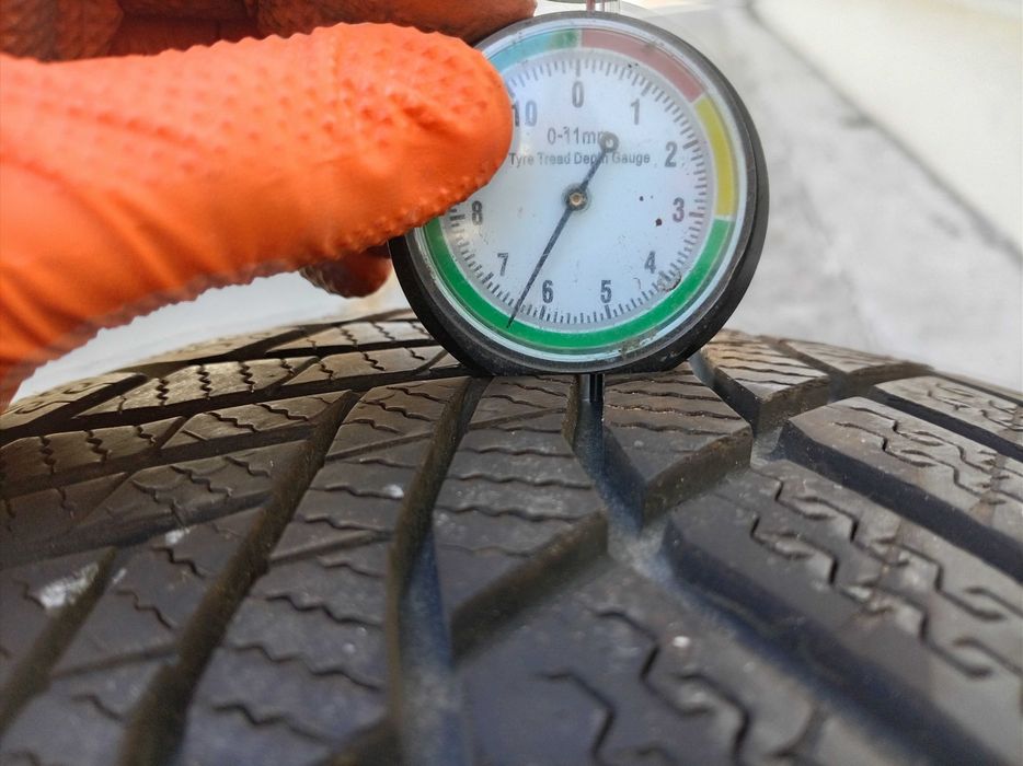 Зимни гуми FALKEN 205/55/15 2 броя 24г.