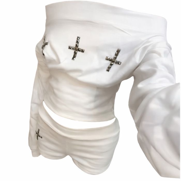 Studed set offshoulder