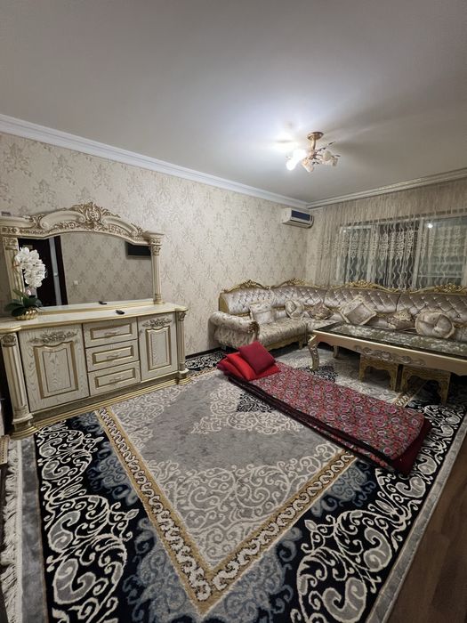 Продаётся квартира Юнусабад18 2 ком 1 этаж кирпичный дом 77 серия