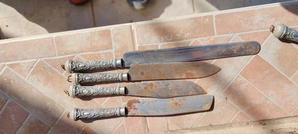 Set de cutite cu mâner turnat