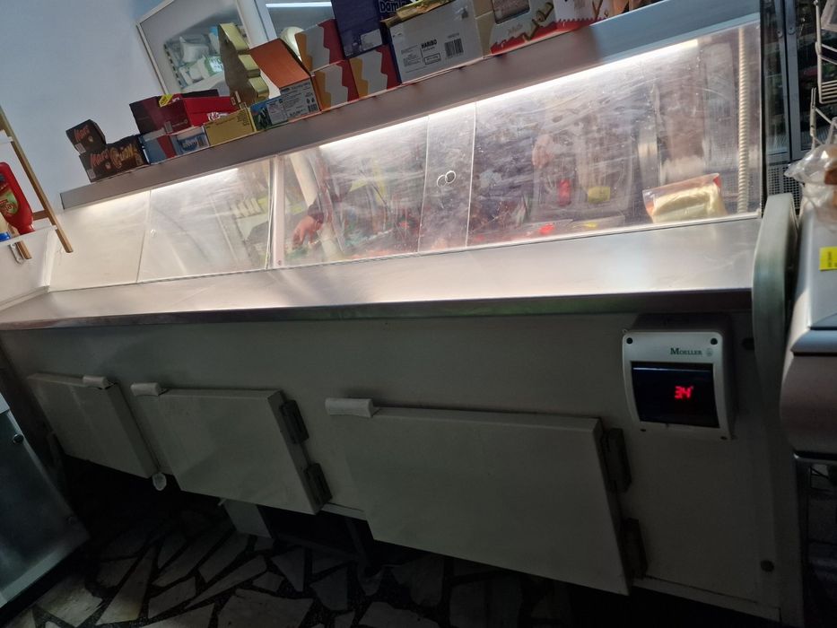 Хладилна витрина