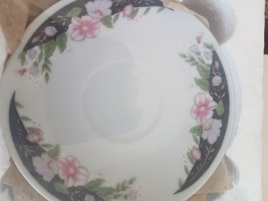 Set de 6 cesti si 6 farfurii pentru cafea , sigilat