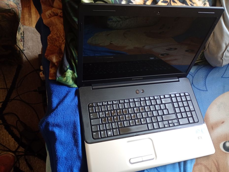 Vând laptop Compaq