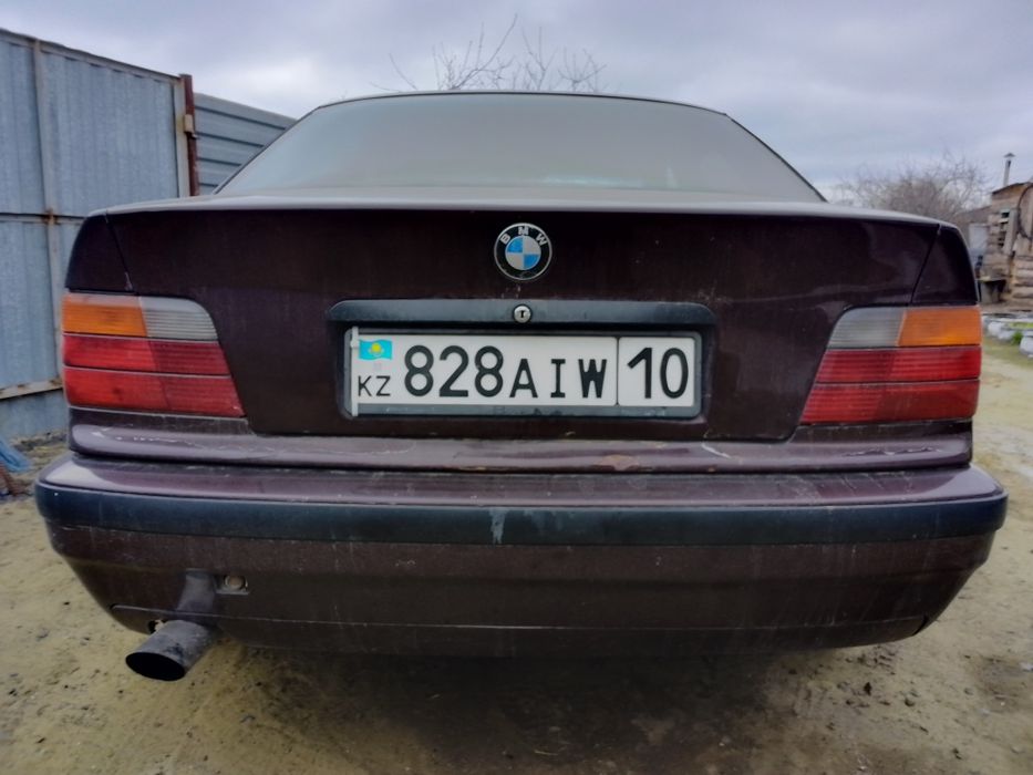 Продам Бмв 318  требуется замена двигателя стоит м40