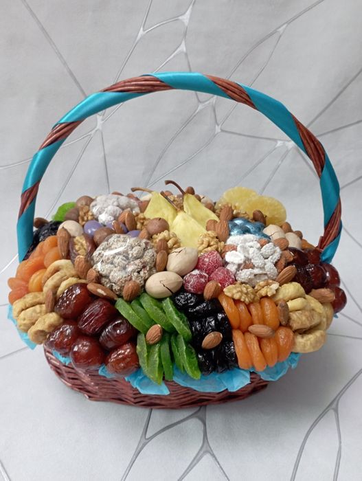 Корзины с сухофруктами