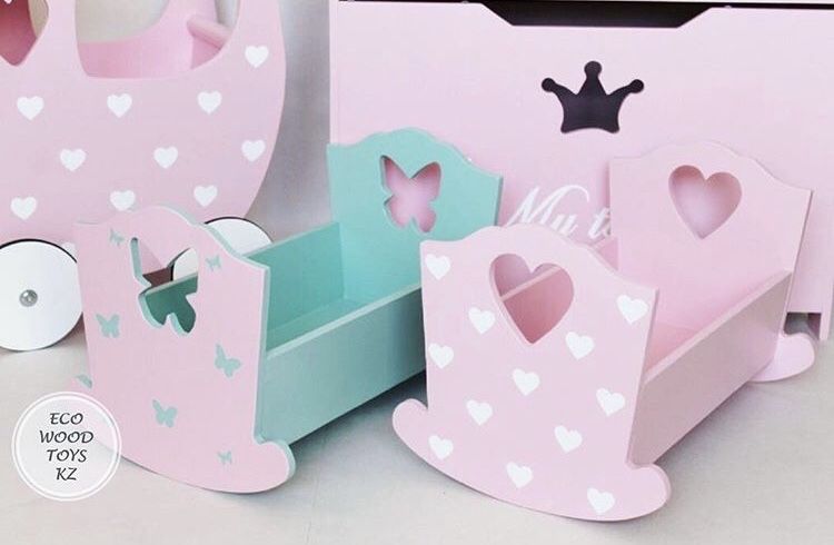 Деревянные игрушки (коляски, кроватки/люльки, домик) для кукол