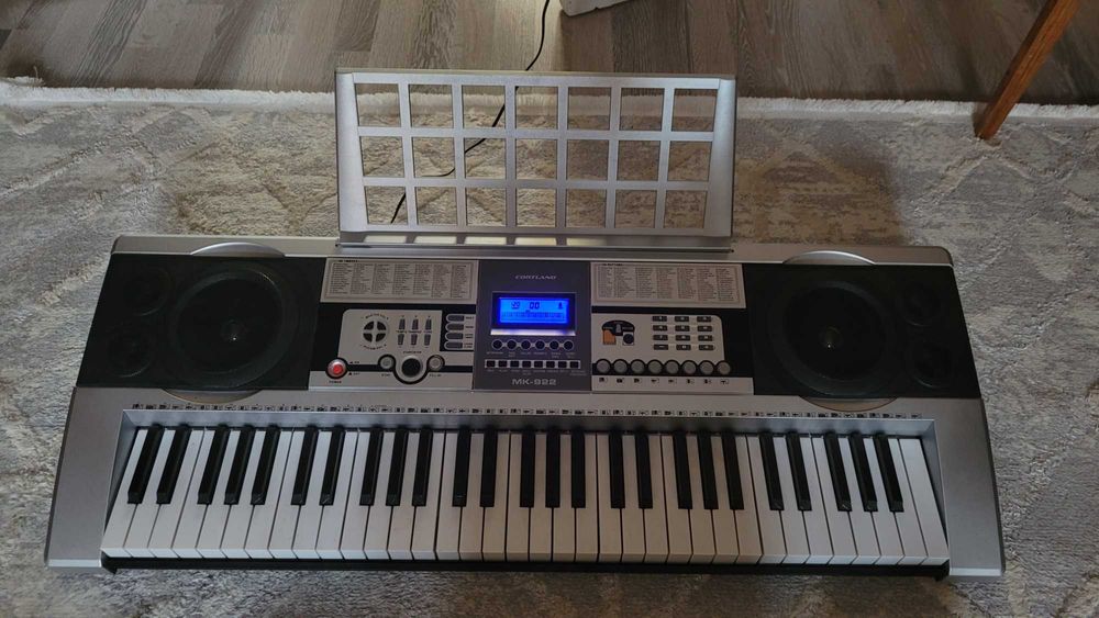 Продам синтезатор