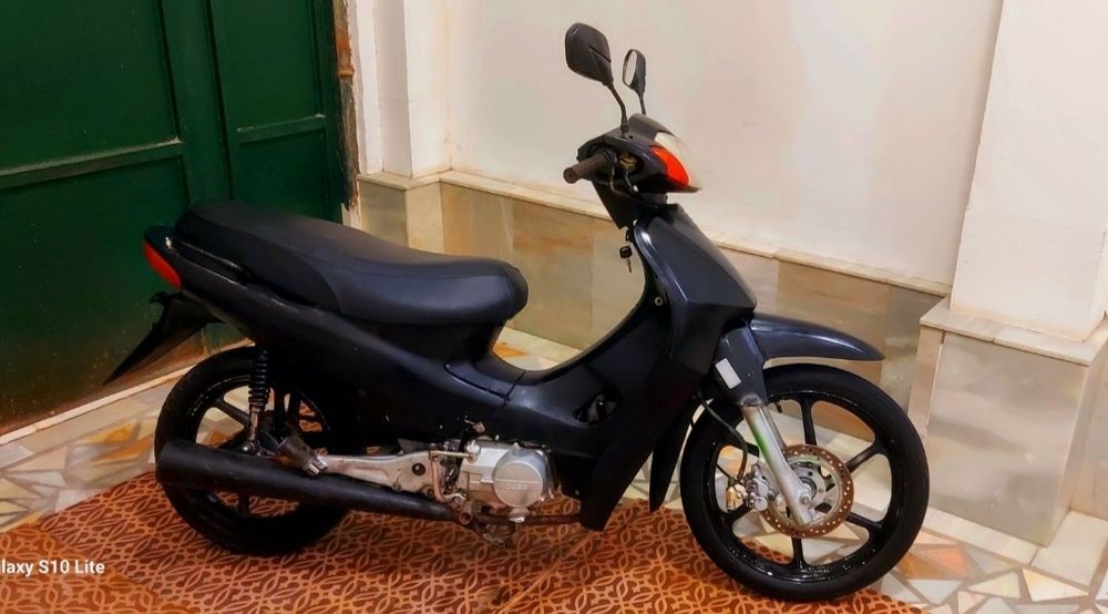 Tricycle motors satiladi baxasi kelsli