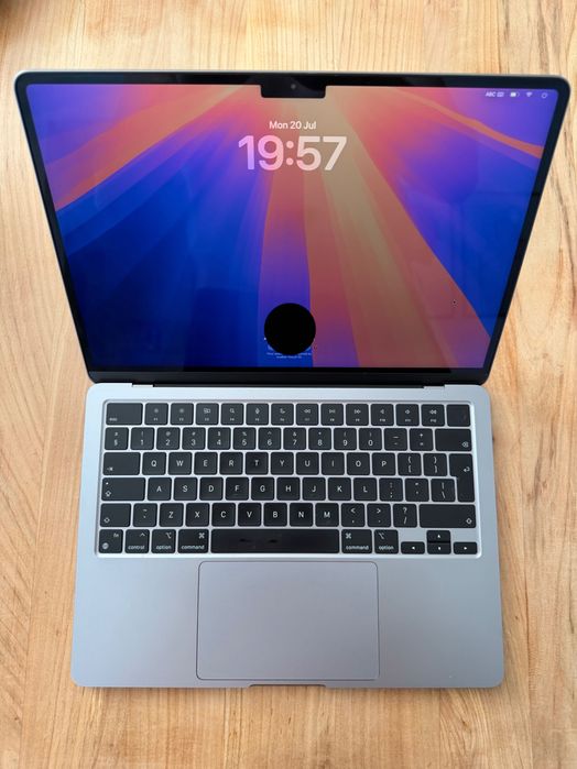 Macbook Air 13.6 M2 16GB RAM 256 GB Storage Fara Garantie, fara incarcator original