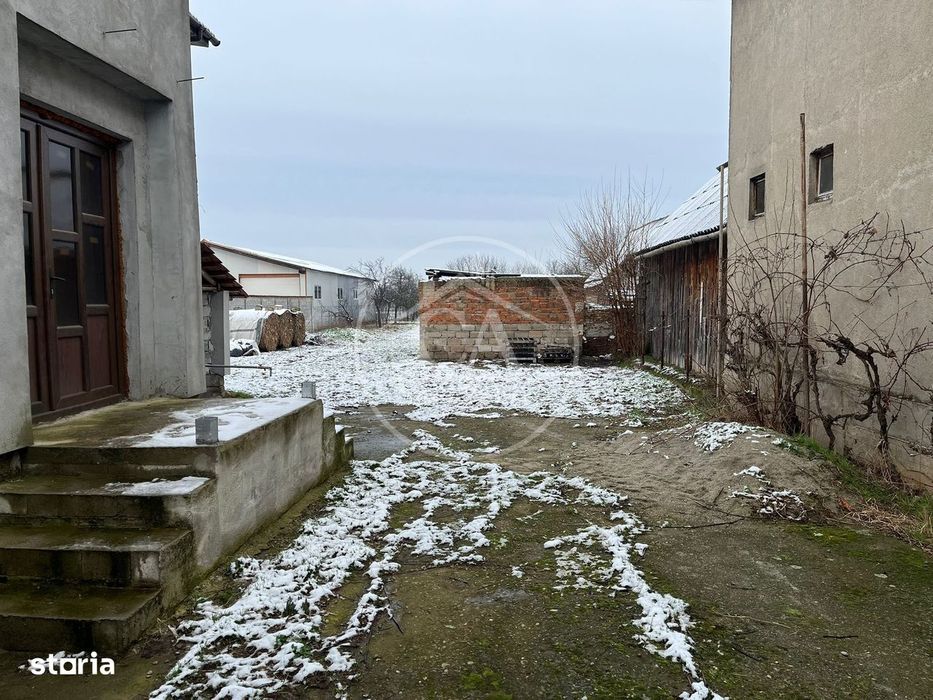 Casa de vanzare D+P+E+M cu 5 camere în Livada De Bihor