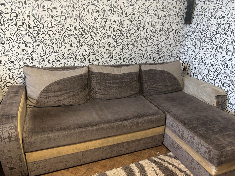 Продам угловой диван с креслом