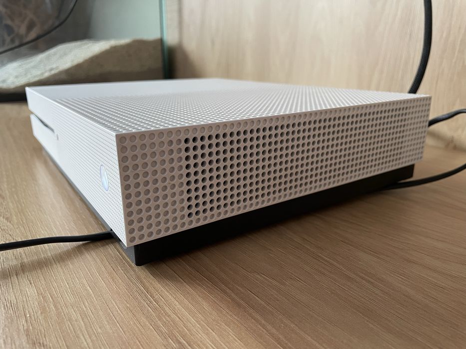 Vand consola Xbox One S 1TB