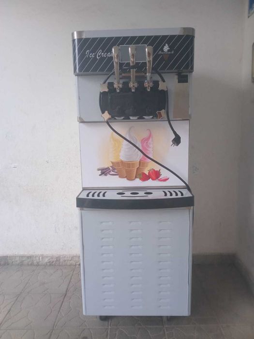 Vand masini de inghetata noi-noute,neutilizate,cu 3 manete,agitator in cuve,10 modele in stoc aduse din Germania