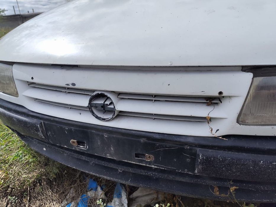 Решетка радиатора Опель астра F