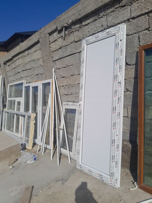 Пластиковый дверь, форточка,