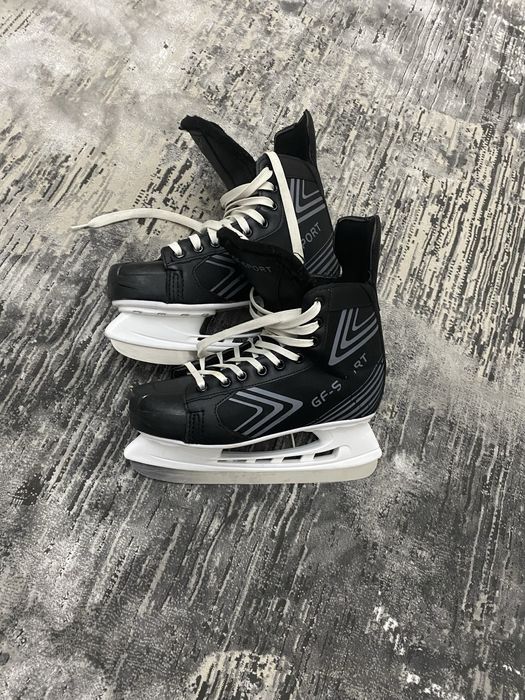 Продам срочно коньки 40-41р