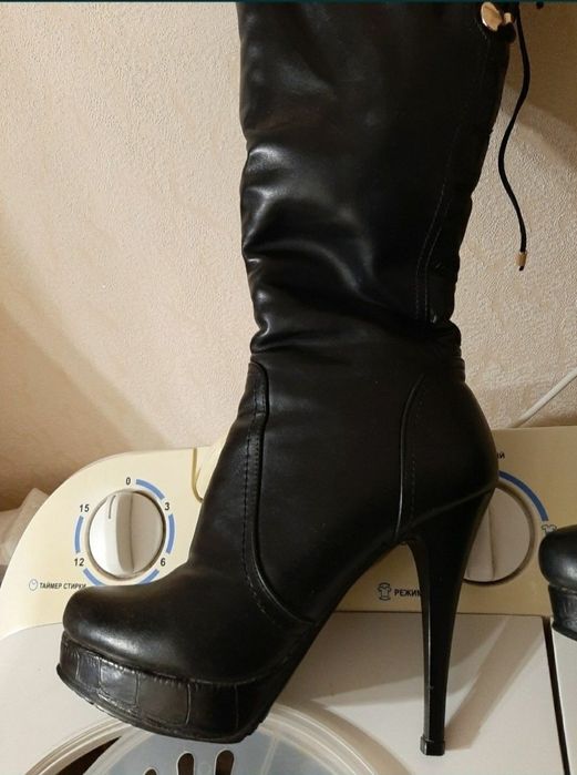 Сапоги на высоком каблуке