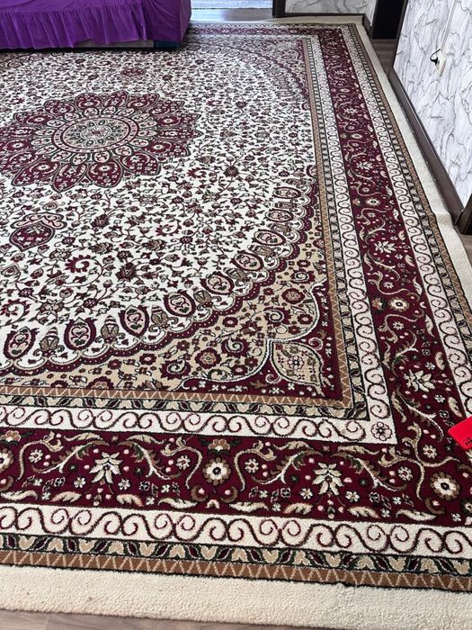 Продается ковер 3*5 размер