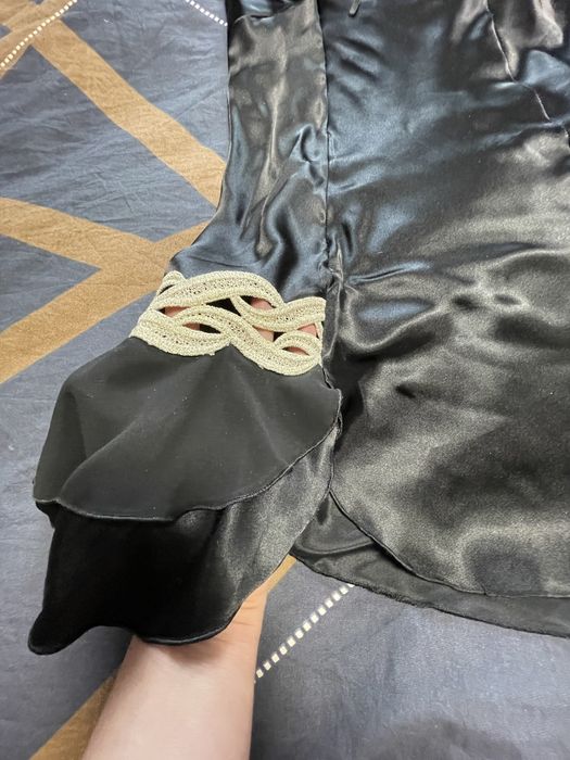 Много хубаво сатенено бельо . Продавам го защото ми е тесничко