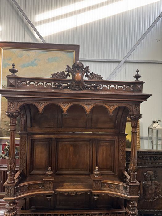 Credenț/bufet neorenascentist din lemn masiv – sculpturi bogate
