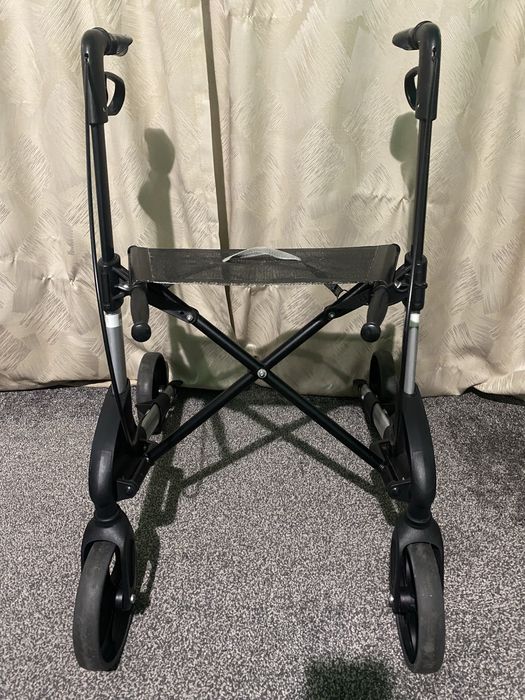 Caadru cu roti pliabil rolator carut cu rotile handicap