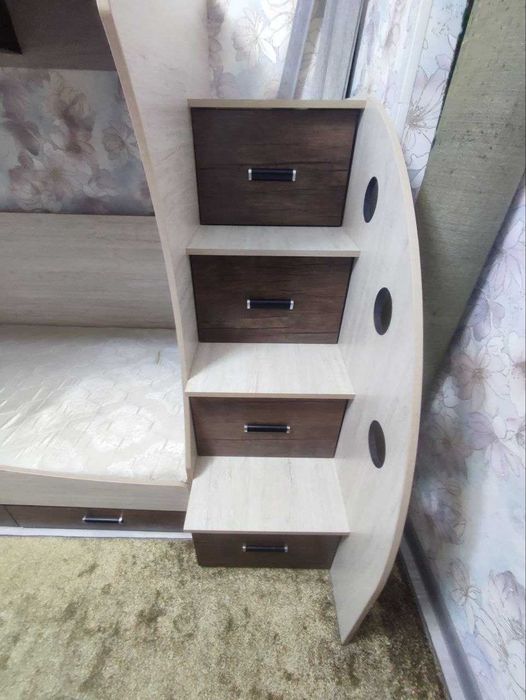 Продается двух ярусная кровать детская/подростковая