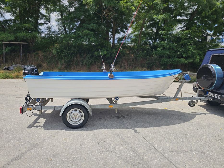 Лодка Мичуринка 395 + Mercury 8 HP  + регистриран колесар