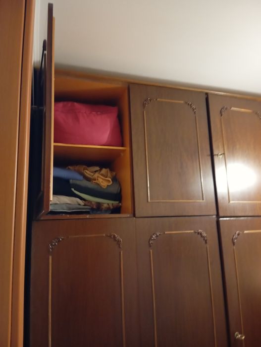 Шкаф с резьбой в отличном состоянии