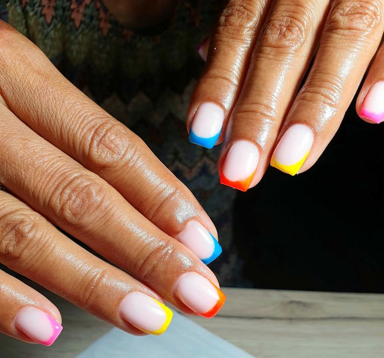 Aplic unghii cu gel sau semi